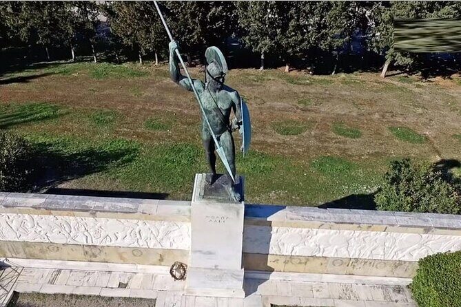 Thermopylae The battle of the 300 Spartans & Delphi Day Tour - Arachova: lunch and shopping break on the return drive